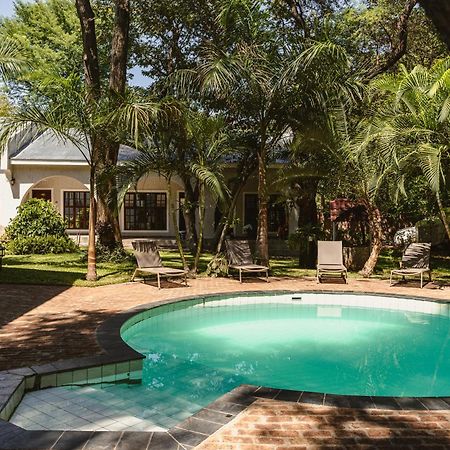 Jacaranda Lodge วิกตอเรียฟอลส์ ภายนอก รูปภาพ