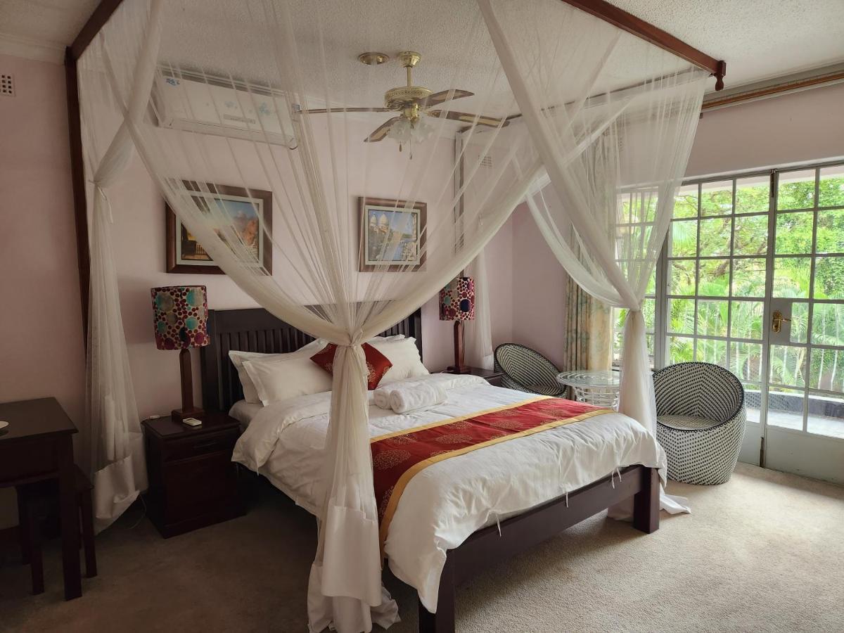 Jacaranda Lodge วิกตอเรียฟอลส์ ภายนอก รูปภาพ