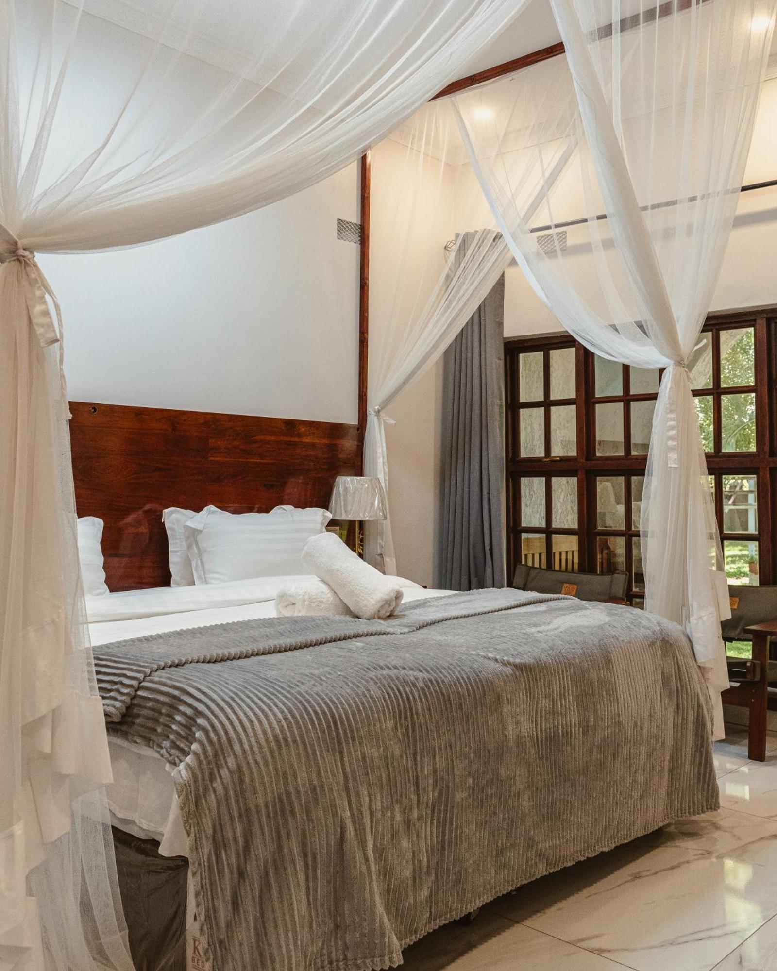 Jacaranda Lodge วิกตอเรียฟอลส์ ภายนอก รูปภาพ