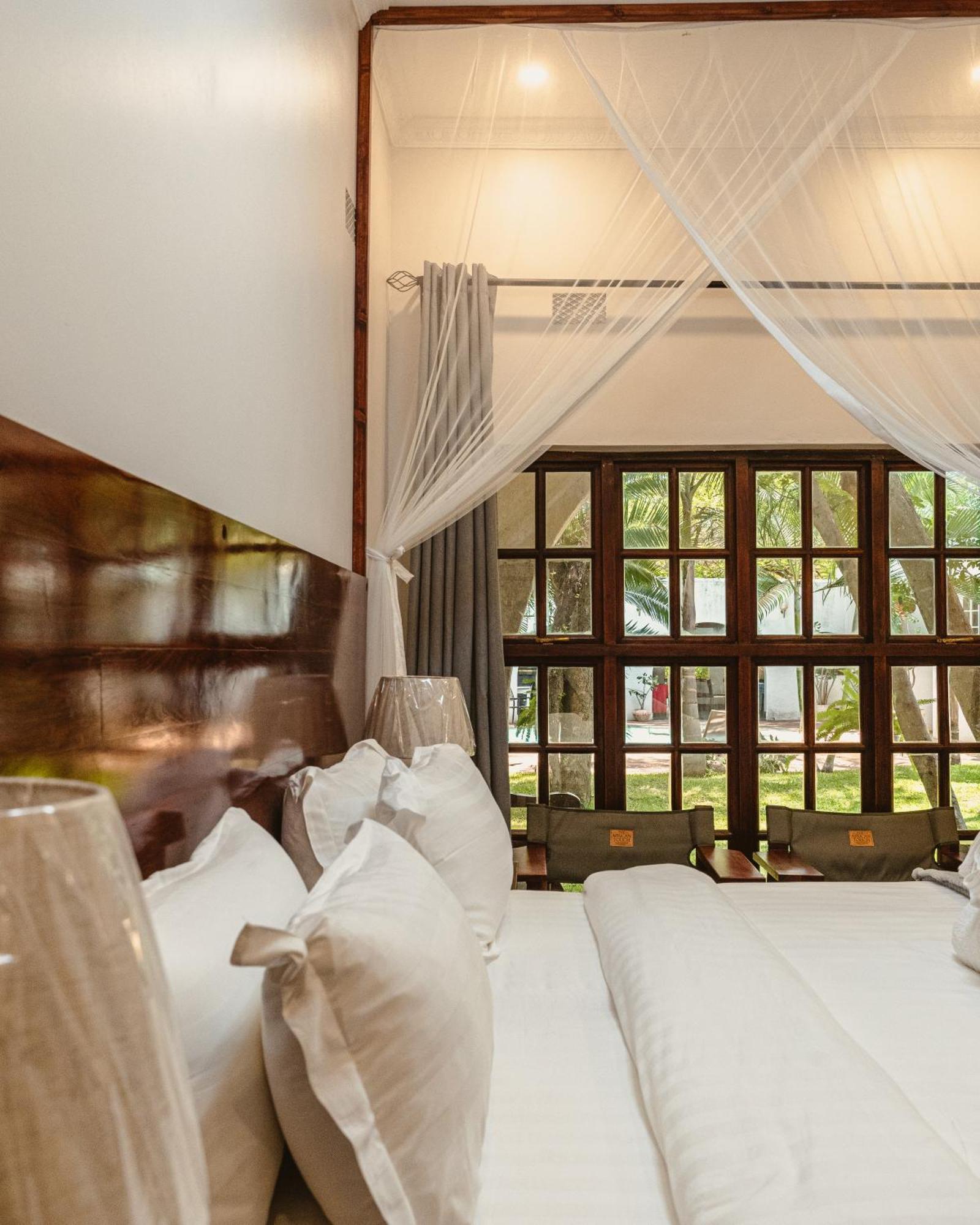 Jacaranda Lodge วิกตอเรียฟอลส์ ภายนอก รูปภาพ