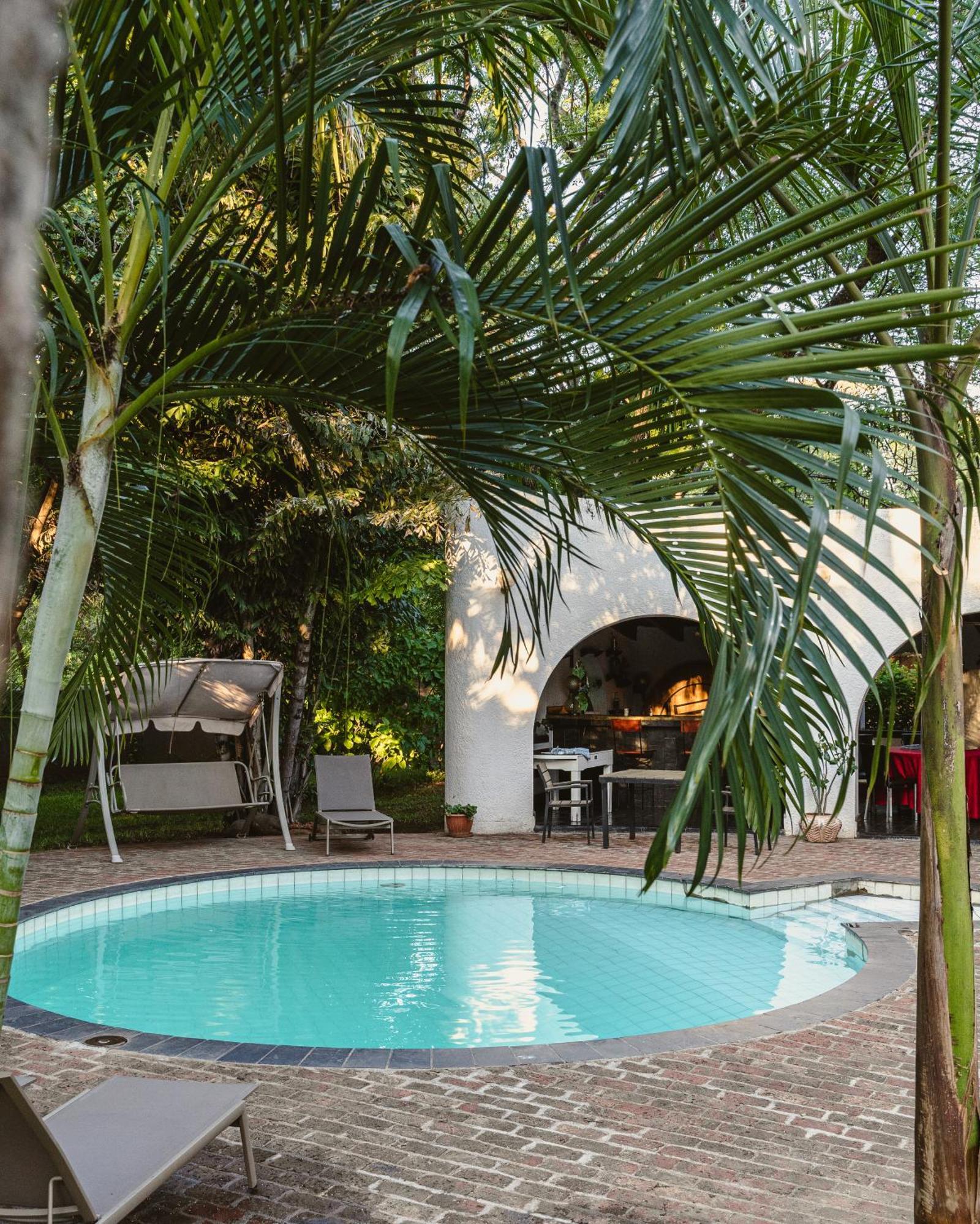 Jacaranda Lodge วิกตอเรียฟอลส์ ภายนอก รูปภาพ