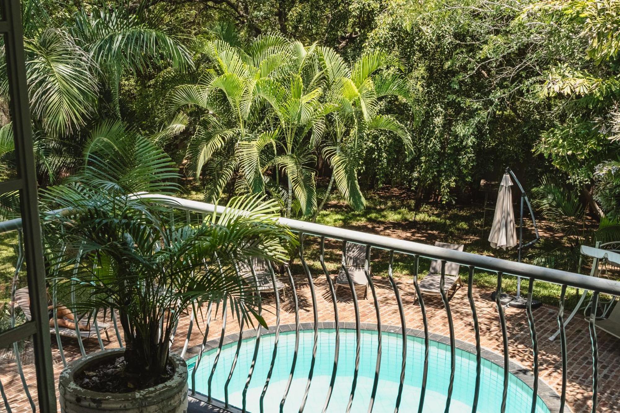 Jacaranda Lodge วิกตอเรียฟอลส์ ภายนอก รูปภาพ