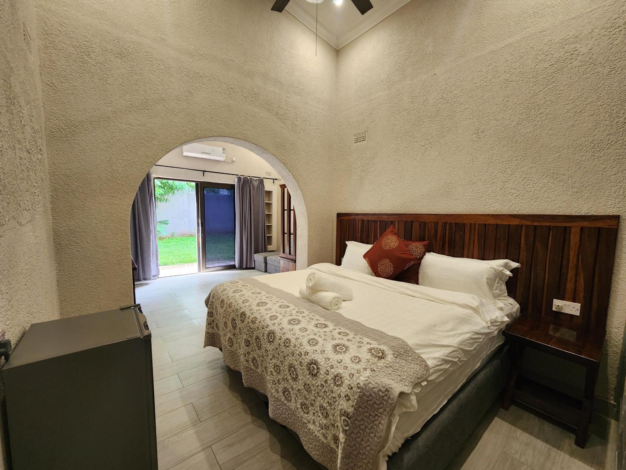 Jacaranda Lodge วิกตอเรียฟอลส์ ภายนอก รูปภาพ